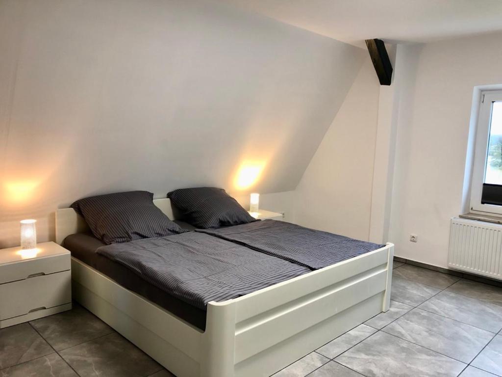 Dachgeschosswohnung Mit Seeblick Ahrensbok Extérieur photo